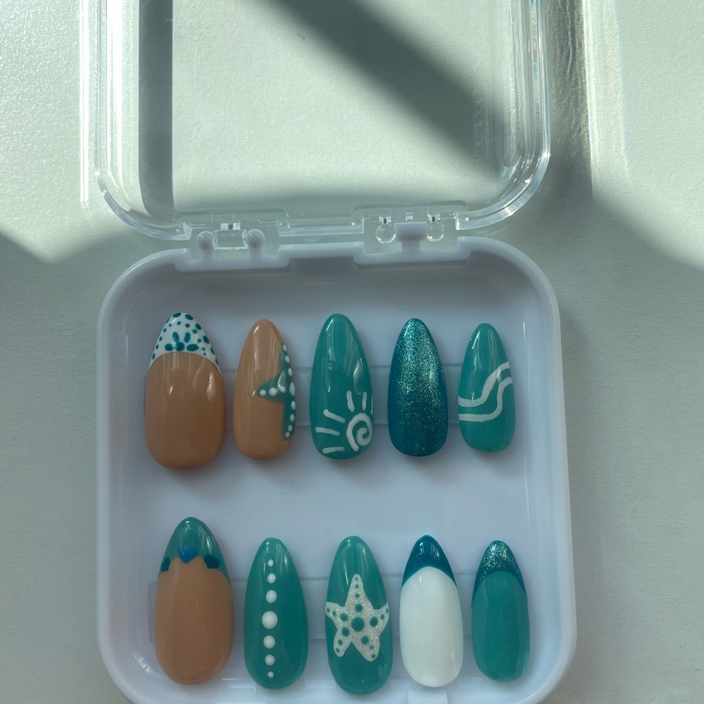 Beach Day Press-On Nails - Hand Painted